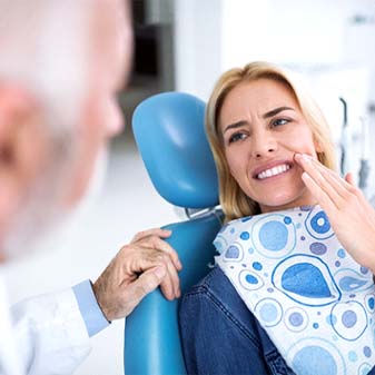 Woman describing her symptoms to emergency dentist in Eugene